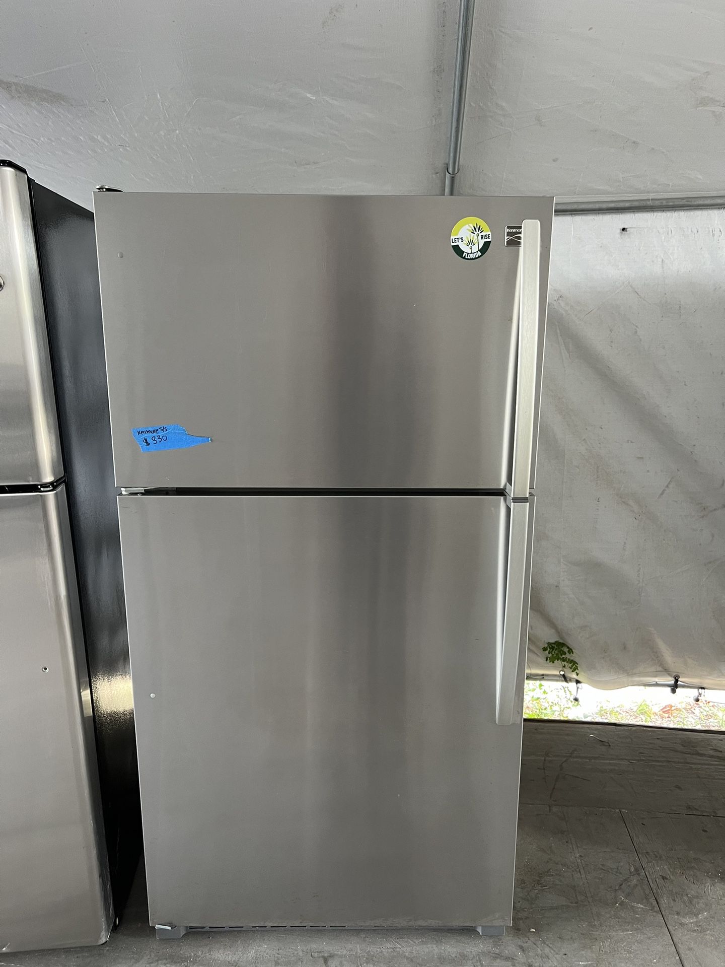 Kenmore Top&bottom Refrigerator   60 day warranty/ Located at:📍5415 Carmack Rd Tampa Fl 33610📍 