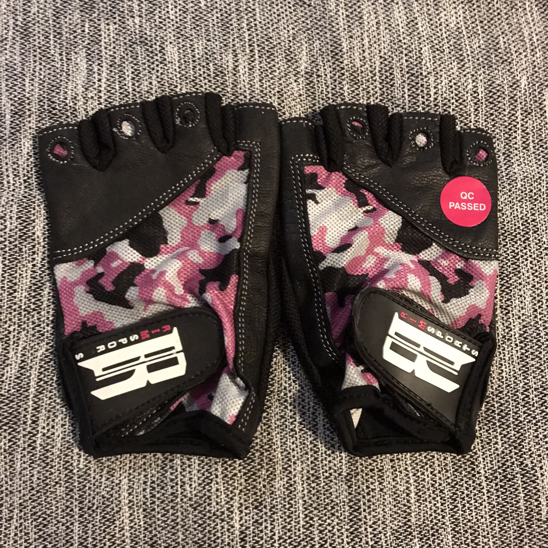 Pink Camouflage Gym Gloves