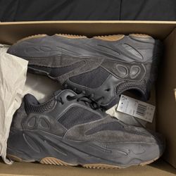 Yeezy 700 Utility Black