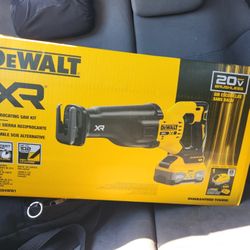 Dewalt  Reciprocating Saw With 8 Ah Battery, Fast Charger,and Bag