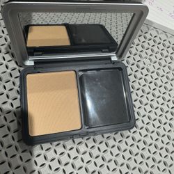 Make Up Forever- Matte Velvet Skin-R510