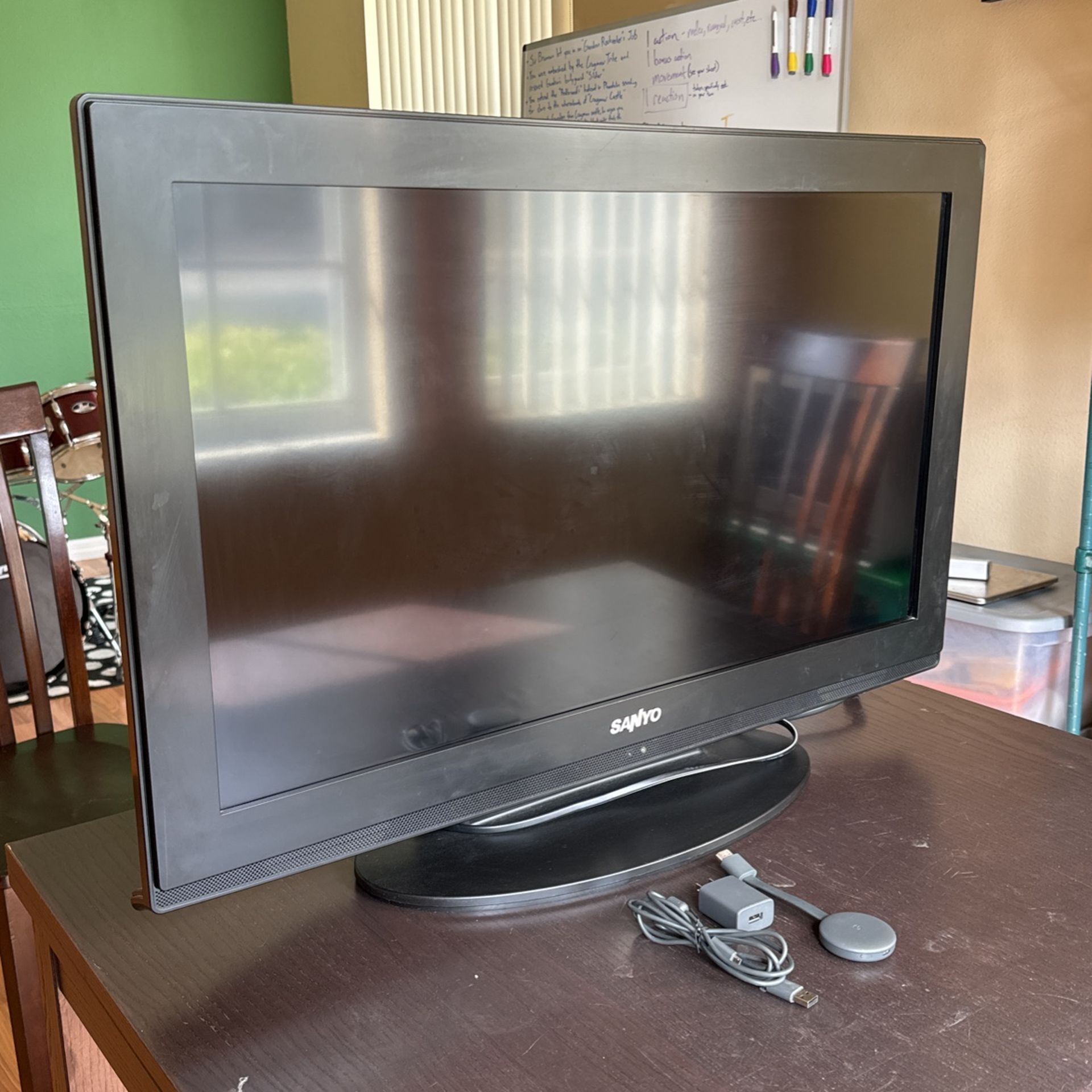 Sanyo TV 36” with Chromecast