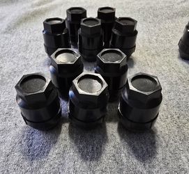 OEM Lug Nuts With Lug Caps