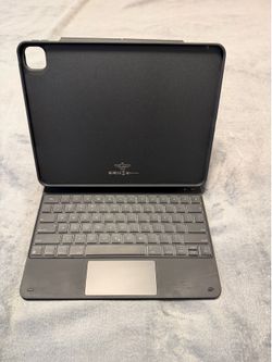 ESR Bluetooth keyboard for iPad Pro 13” M4