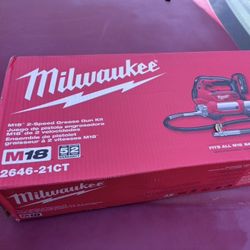 Milwaukee M18 2-Speed Grease Gun Kit