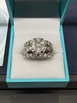 14k ladies clutser ring 11.5g