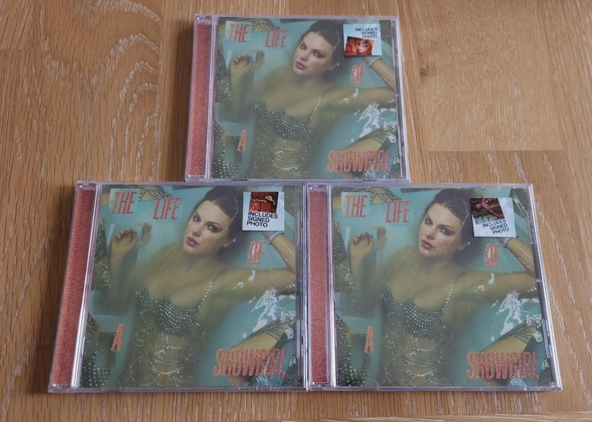 Taylor Swift The Life of a Showgirl CD + Hand Signed Photo 1/2/4