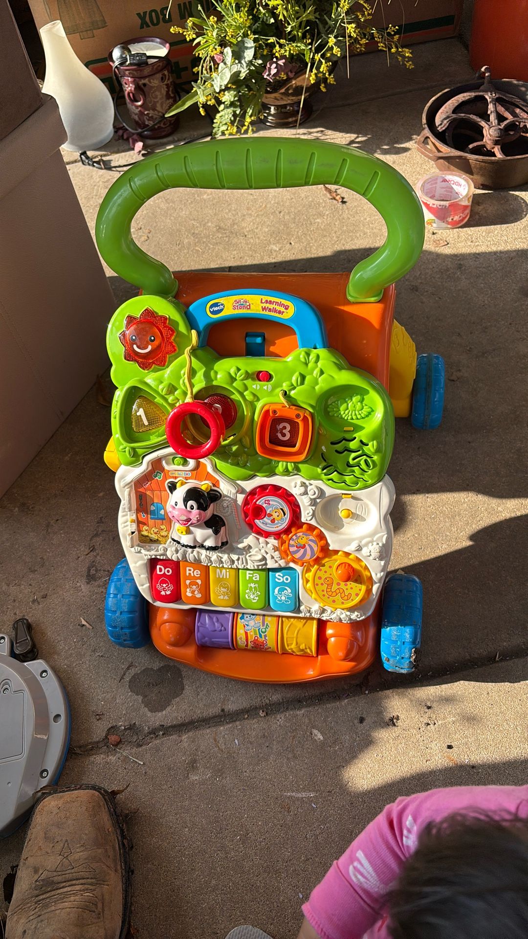 Toy for baby that learns to walk used good conditions