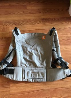 Tula ergonomic carrier. Baby carrier.