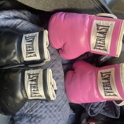 2 Pairs of EVERLAST boxing gloves 