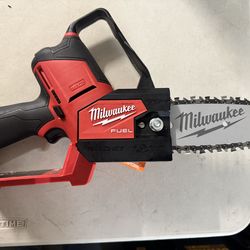 Milwaukee M12 FUEL 6 in Pruning Saw HATCHET