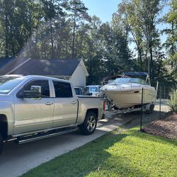 2004 SeaRay 215 Weekender