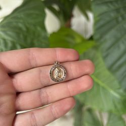 14k Virgin Mary Pendant 