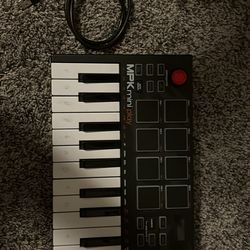 Akai MPK Mini Play MIDI Keyboard – Like New
