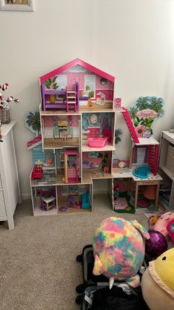 Barbie doll house