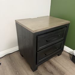 Charging nightstand Ashley Millenium