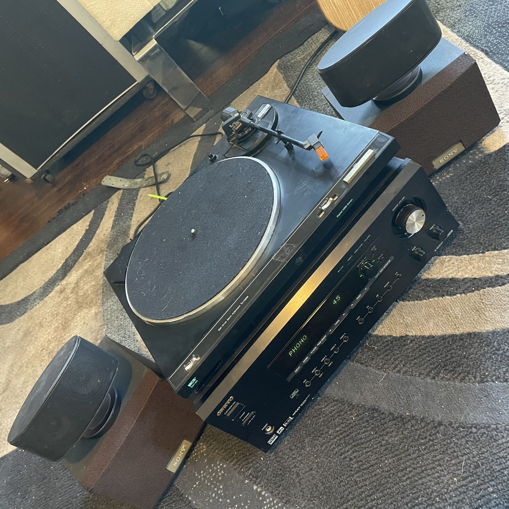 Vinyl Turntable /Amp & Speaker Bundle