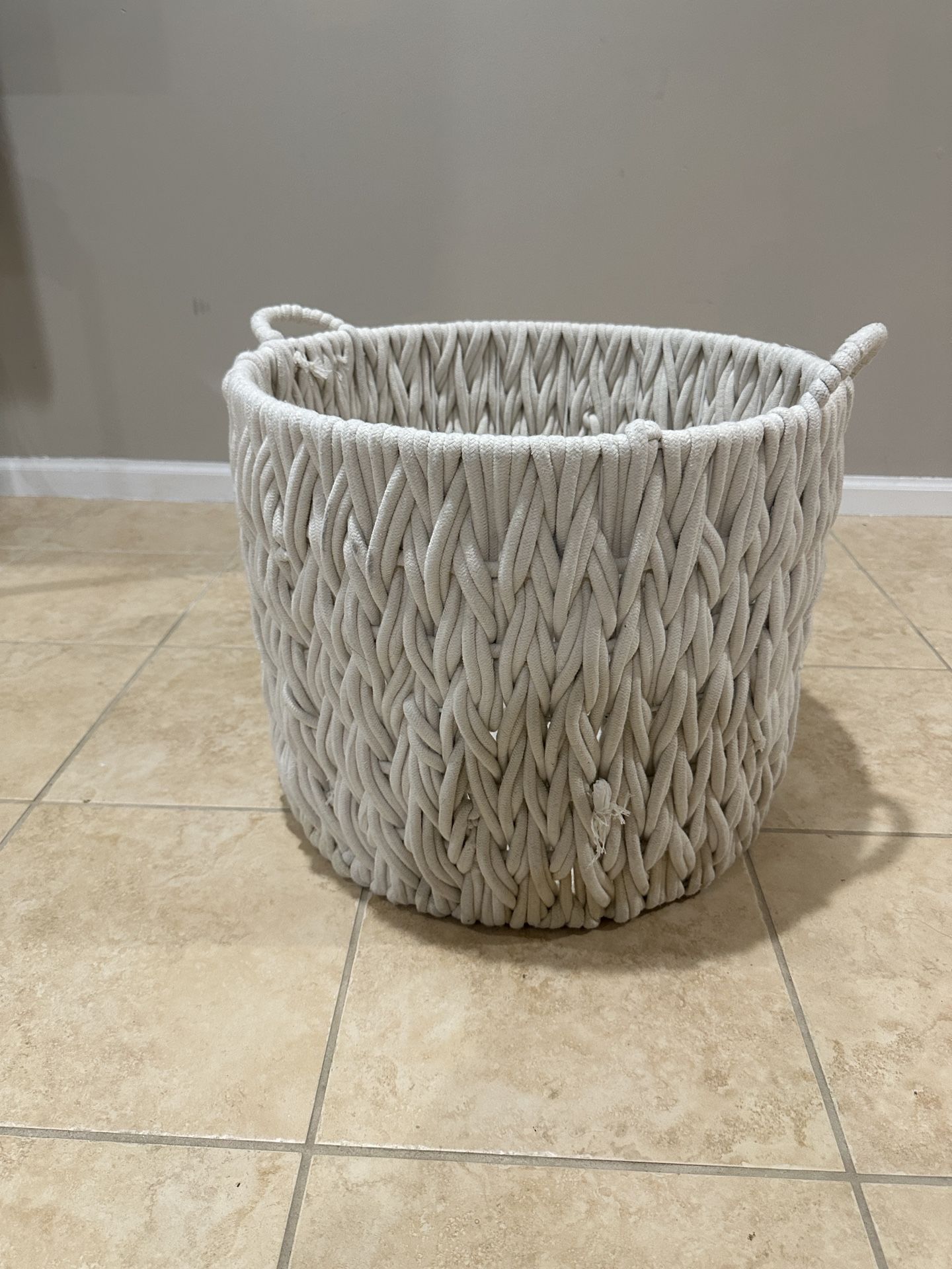 Round Cotton Rope Laundry/Blanket Basket