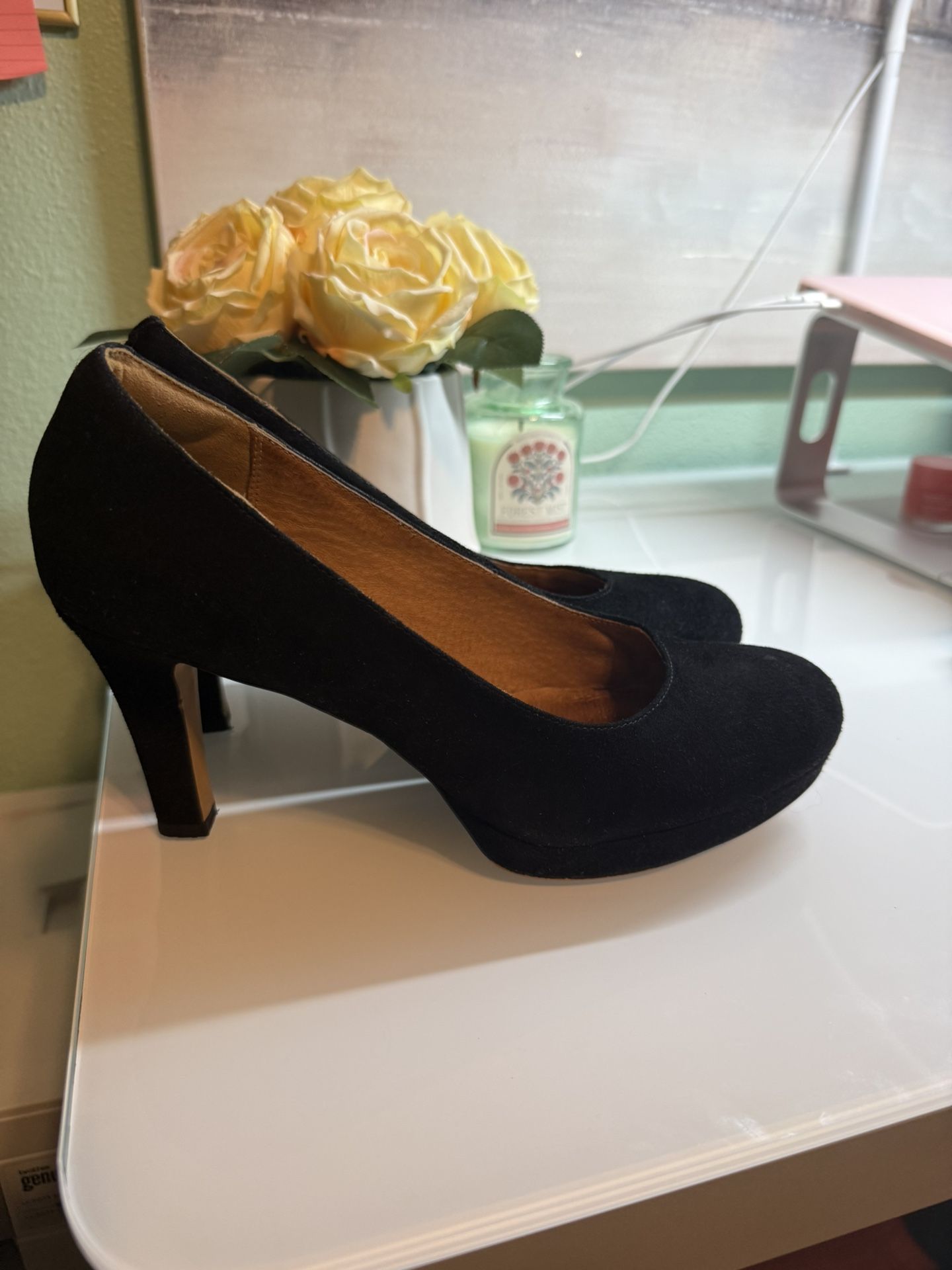 Clarks Black Suede Leather Pumps