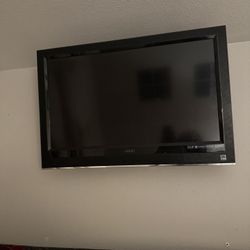 VIZIO TV with Tv Mount