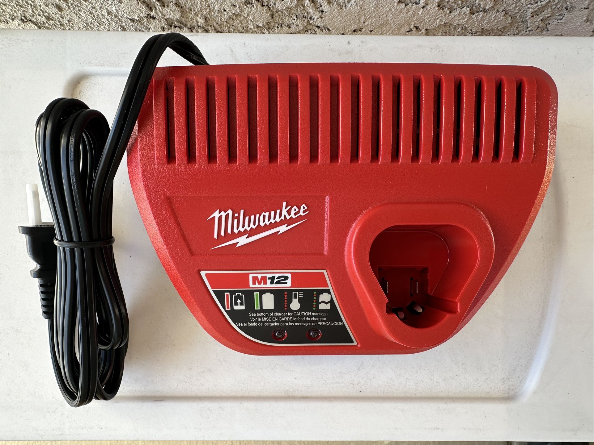 Milwaukee M12 Charger