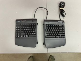 Wired Kinesis Freestyle 2 Keyboard w/ palm rest + lifters VERY GOOD