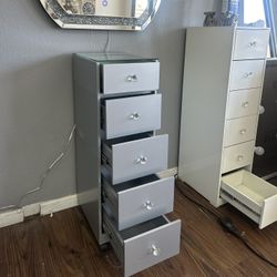 Beauty Salon Work Station Makeup Organizer Silver Drawers with wheels✨New