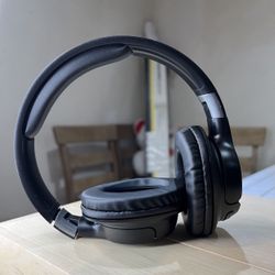 Wireless Around-Ear Bass Gaming Headset - Surround Sound Headphones with Noise Cancelling Microphone Bluetooth Breathing RGB Light