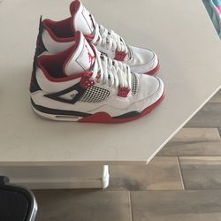 Jordan 4 Fire Red Size 9