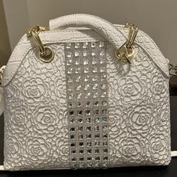 NEW Gorgeous White Handbag 