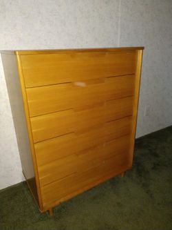  * * DREXEL    TALL     CHEST  **  