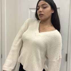 White Sweater Small Medium Large Very Comfortable For Casual Look