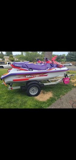 2 1100cc Yamaha Waverunners with double trailer