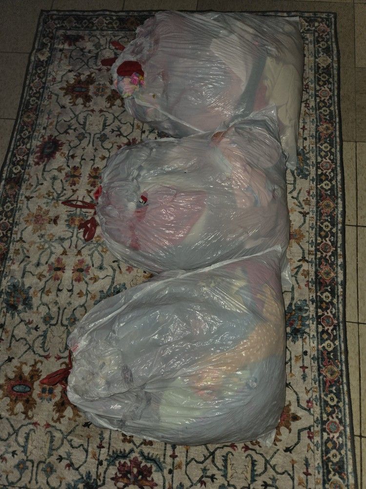 3 BAGS OF GIRL CLOTHES