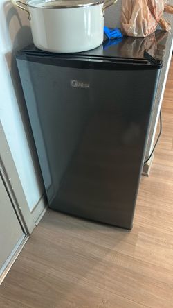 Mini Fridge 