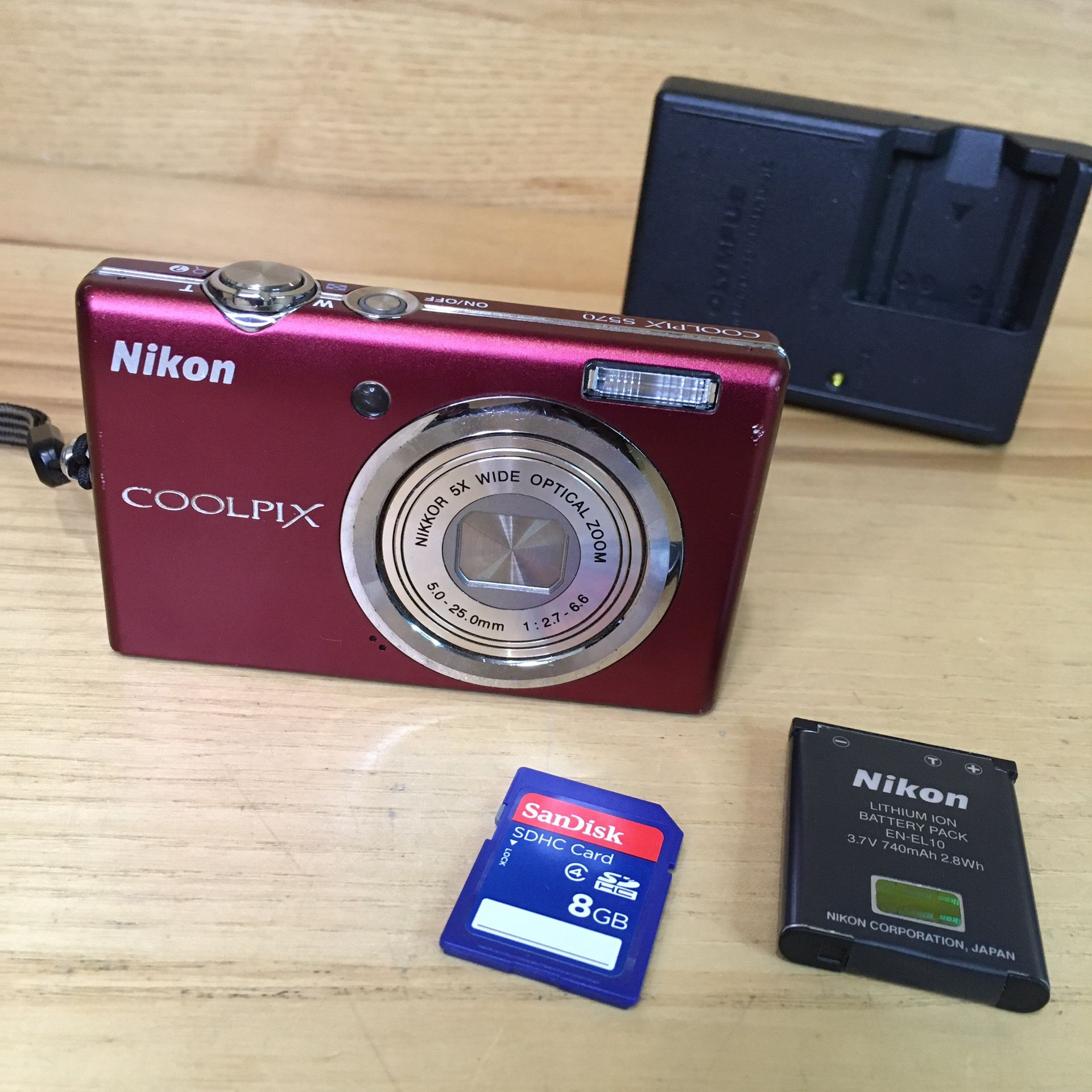 Nikon Coolpix S570 Digital Camera