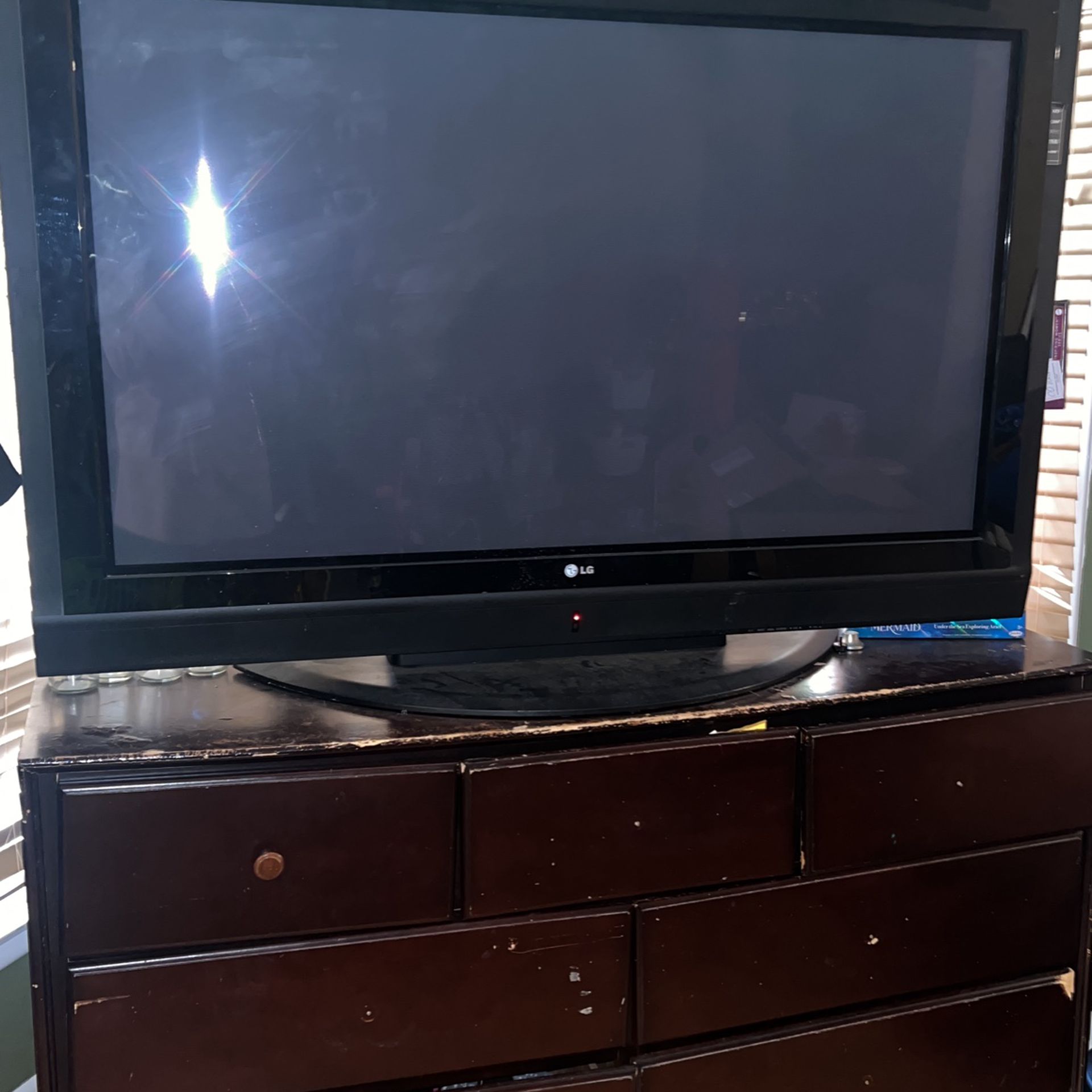Old 75in LG Flat Screen Tv 