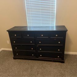 Dresser W/ Matching Nightstand.
