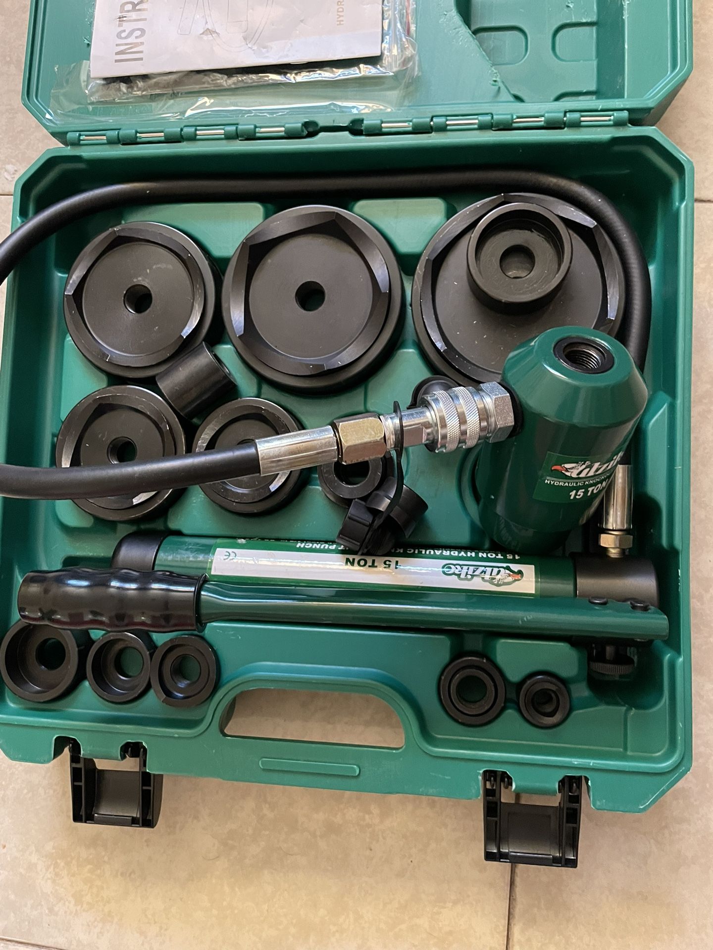 UTZICO 15 TON Hydraulic Knockout Punch Electrical Conduit Set.