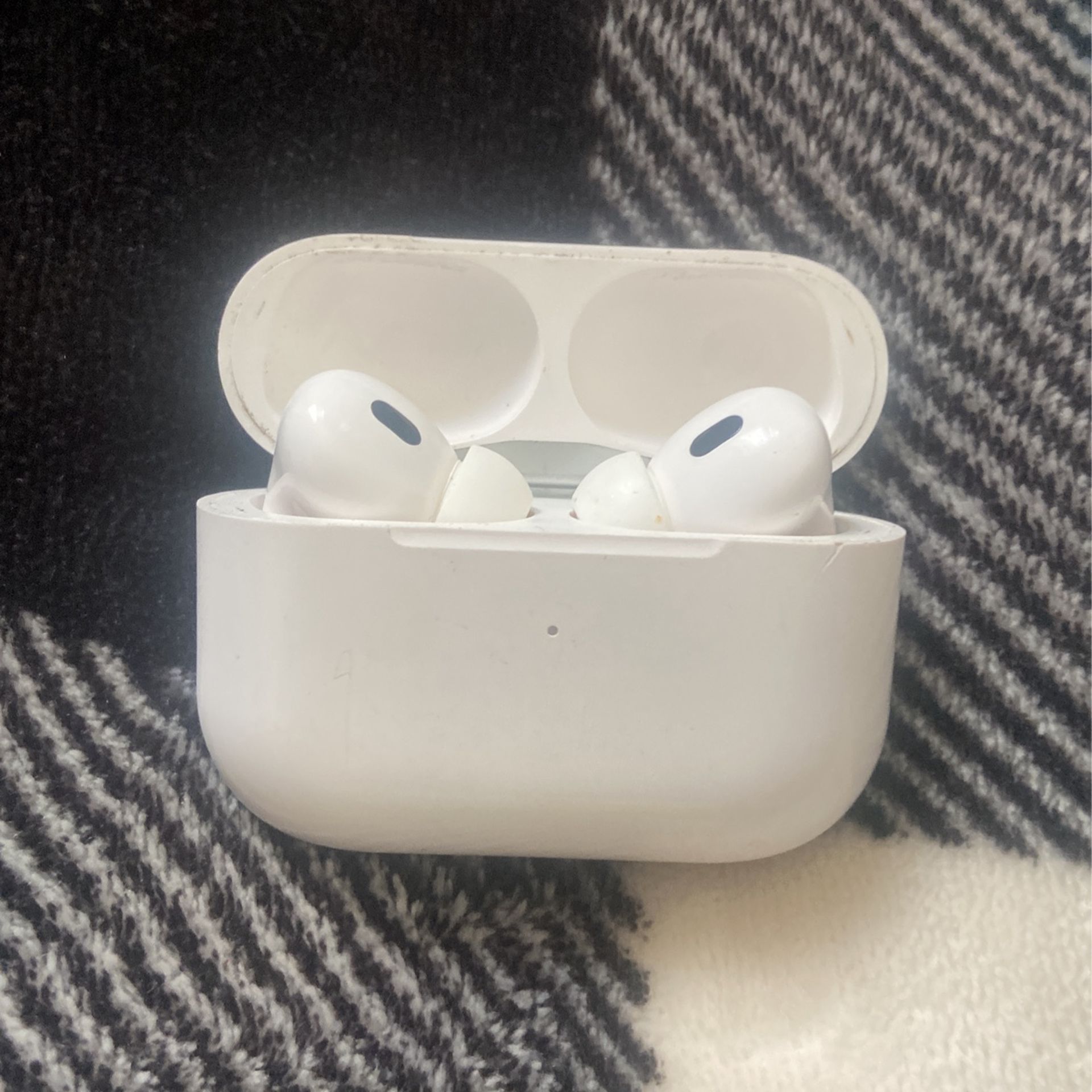 AirPods Pro (2nd Generation With MagSafe Case (USB- 