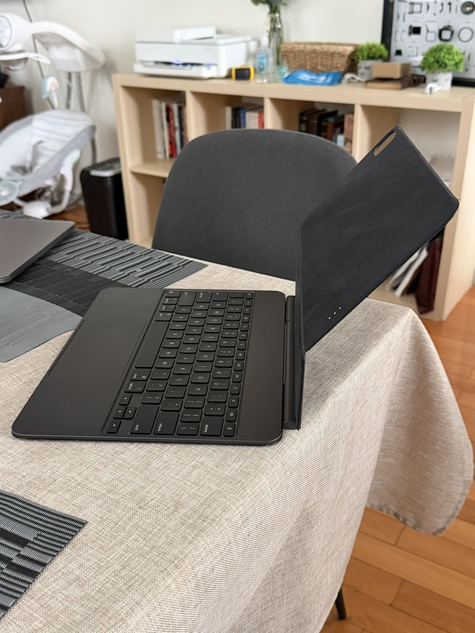 Apple Magic Keyboard for 13-inch M4 iPad Pro