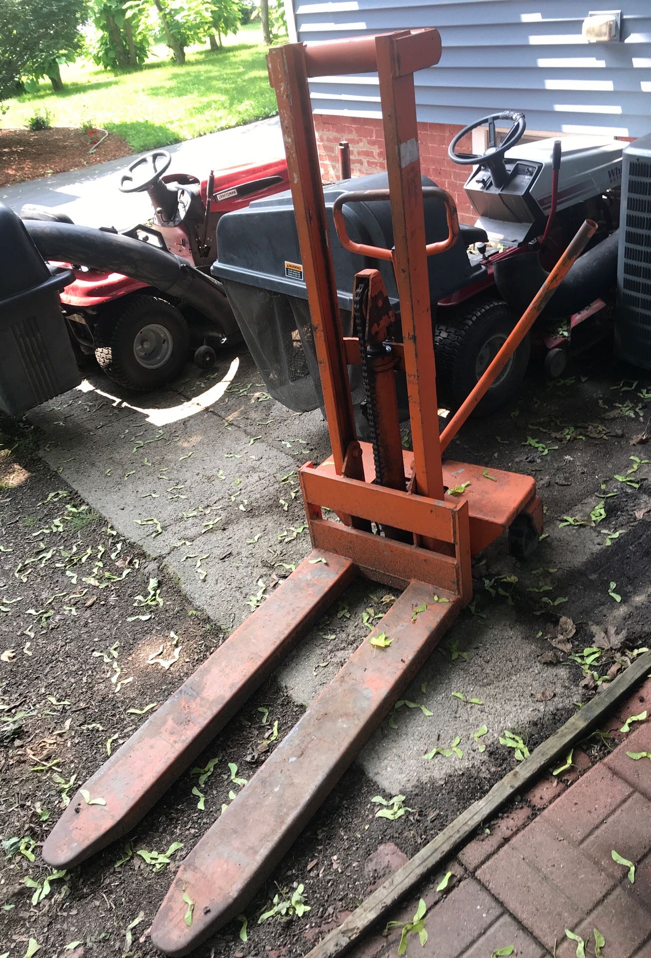 Push around pallet jack lift