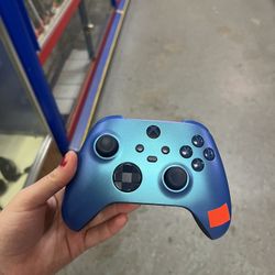 Xbox One controller blue pick up only has been tested with software all buttons work! 