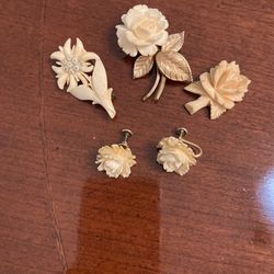 IVORY. JEWELRY 