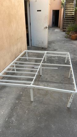 bed frame queen size