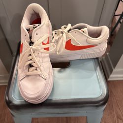 **BEST OFFER**Women’s Nike Shoes Size 8 Super Cute Excellent Condition 