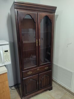Very Nice Solid Wood China Cabinet With Lighting Inside