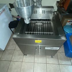 624 DONUT FRYER (ELECTRIC) Belshaw With Mochi Donut Plunger, Hopper and Bowl