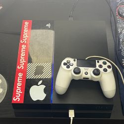 Playstation 4 Console 500GB w/ Controller 