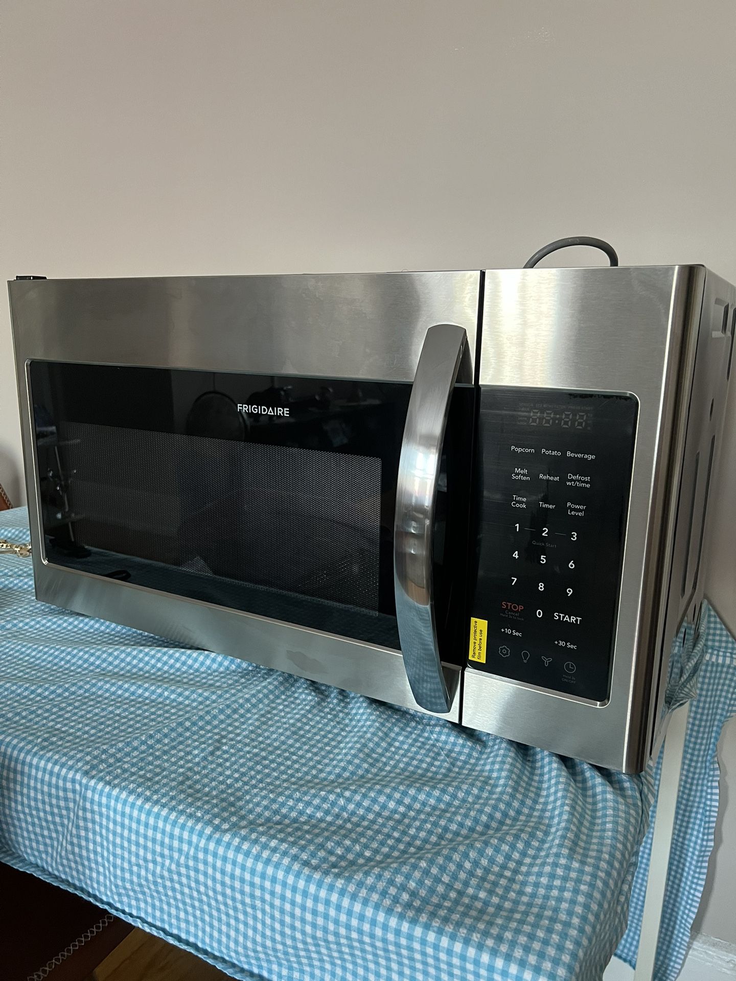 FRIGIDAIRE MICROWAVE ( Brand NEW)